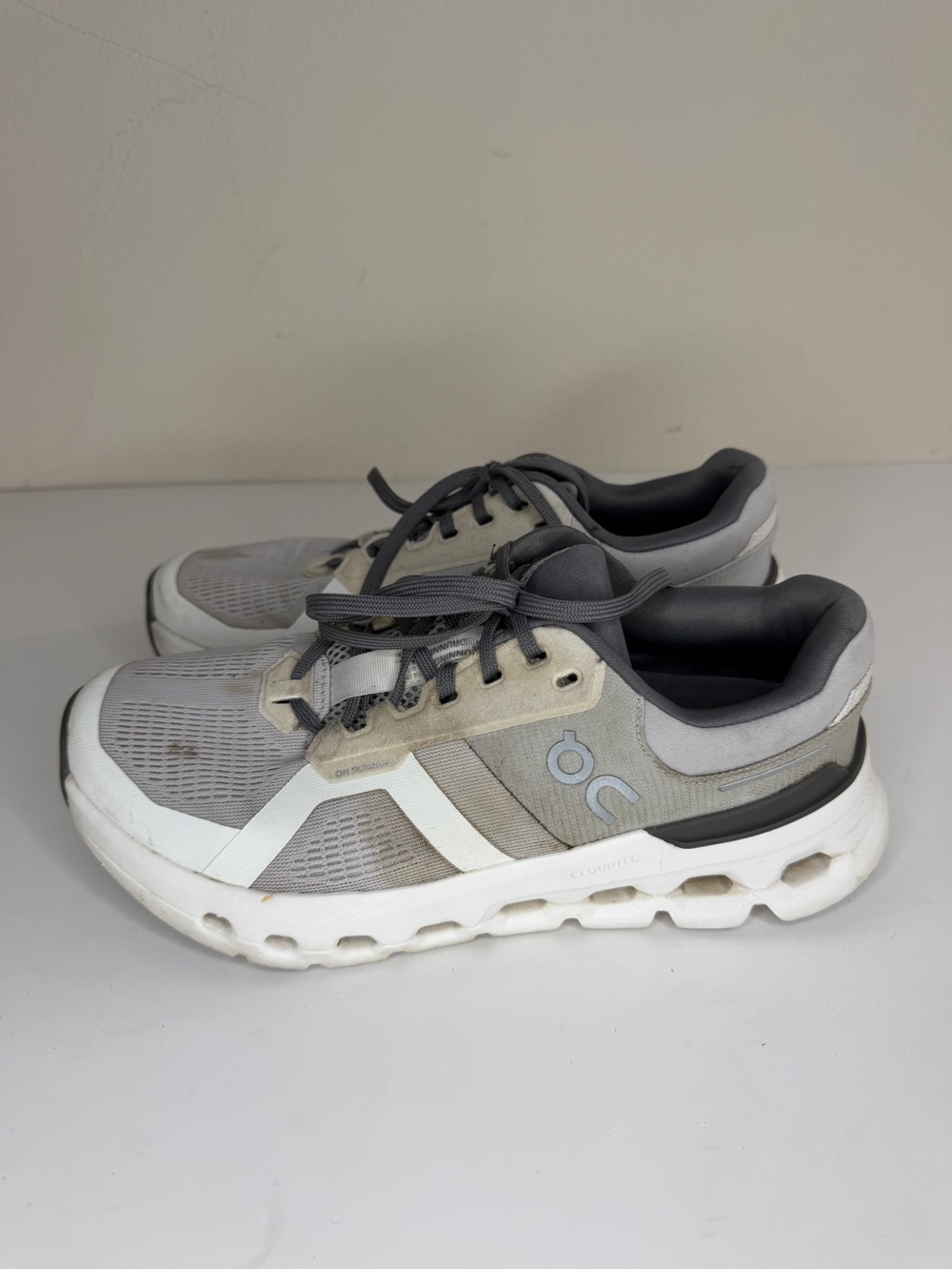 On Cloudrunner 2 Shoes Running Frost White Gray Sneakers Athletic Women’s 7.5 - Picture 3 of 16
